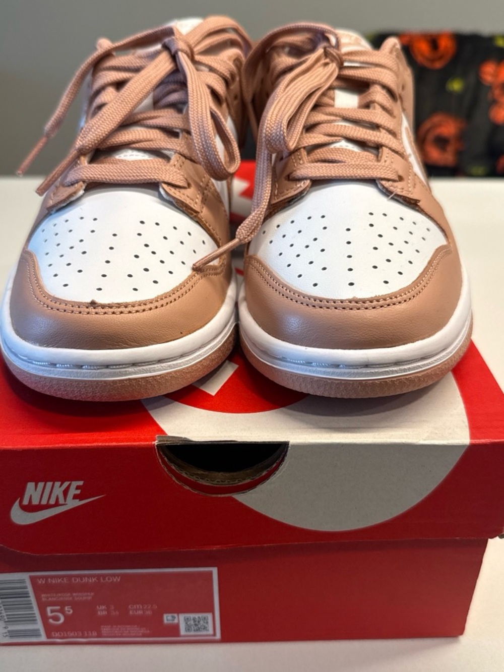 Nike Women’s Low-Top Sneakers in rose Whisper